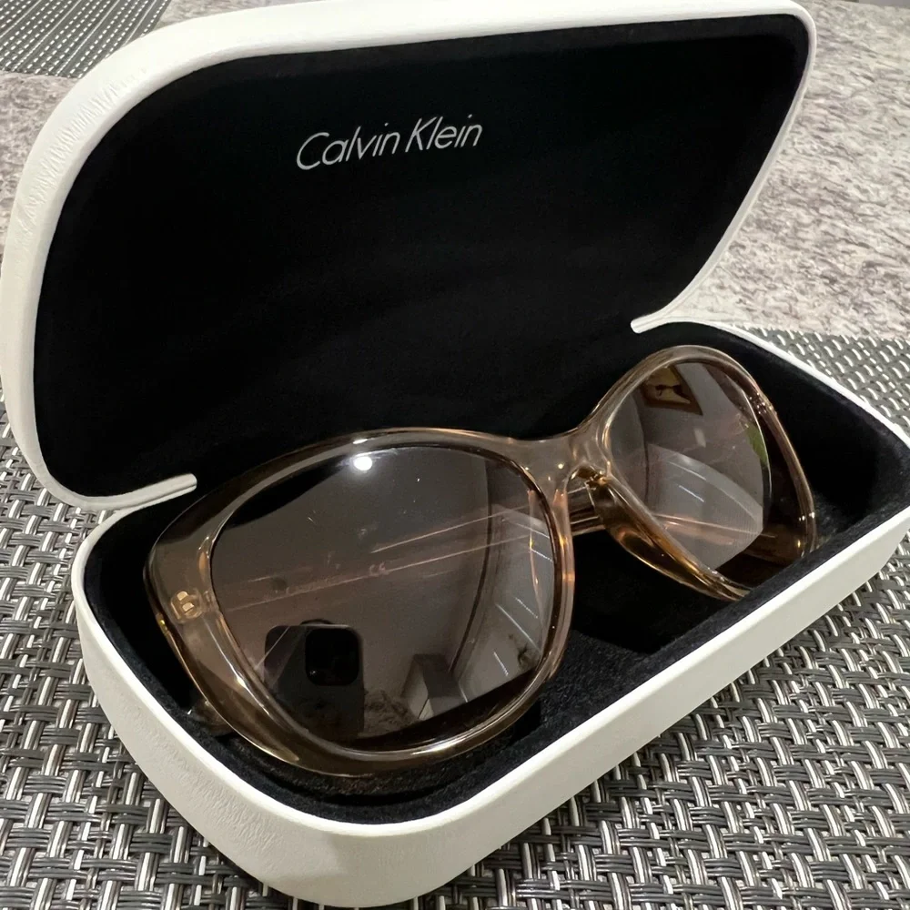 Calvin Klein Collection Women’s Crystal Beige Cat Eye Sunglasses w Case NWOT